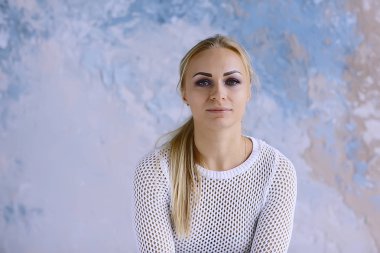 profesyonel makyaj, çekici sarışın genç kadın, closeup ile güzel genç model