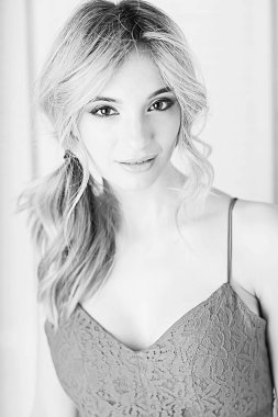 profesyonel makyaj, çekici sarışın genç kadın, closeup ile güzel genç model