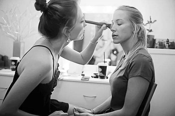 Professional Make Beauty Salon Master Doing Make Beautiful Model Salon — Stock Photo, Image
