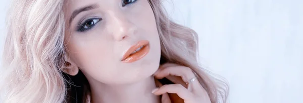 Modeporträt Der Schönen Jungen Model Nahaufnahme Attraktive Blonde Frau — Stockfoto