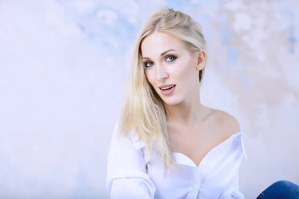 Portret Moda Piękny Model Młody Zbliżenie Atrakcyjna Blondynka — Zdjęcie stockowe