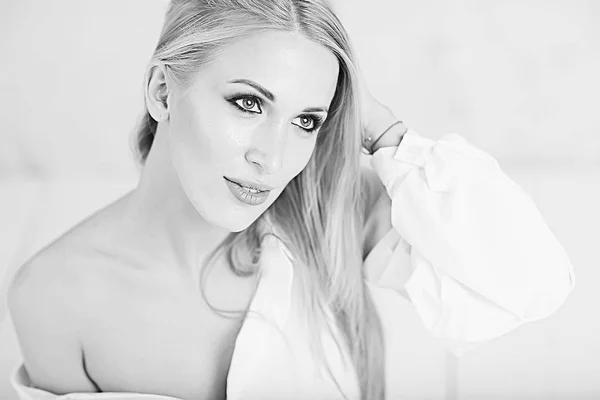 Módní Portrét Krásné Mladé Model Closeup Atraktivní Blondýna Usměvavá Žena — Stock fotografie