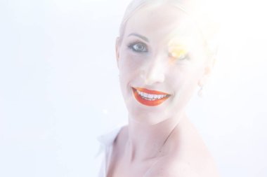  profesyonel makyaj, çekici sarışın genç kadın ışık studio poz ile güzel genç model 