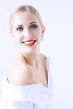  profesyonel makyaj, çekici sarışın genç kadın ışık studio poz ile güzel genç model 
