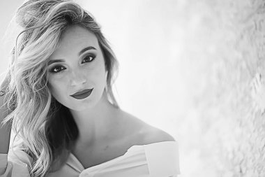  profesyonel makyaj, çekici sarışın genç kadın, closeup ile güzel genç model 