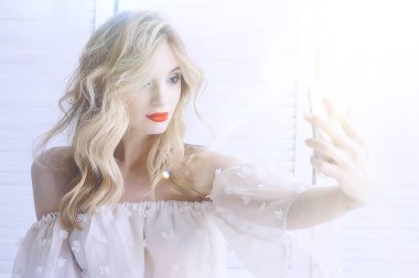 güzel makyaj alma selfie ile cep telefonu, stil, glamour ve moda kavramı ile model