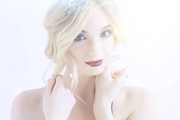 Vacker Ung Modell Med Professionell Makeup Attraktiv Blond Ung Kvinna — Stockfoto