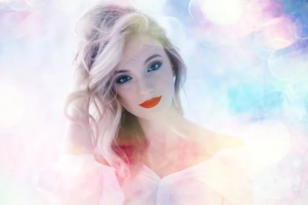 Vacker Ung Modell Med Professionell Makeup Attraktiv Blond Ung Kvinna — Stockfoto