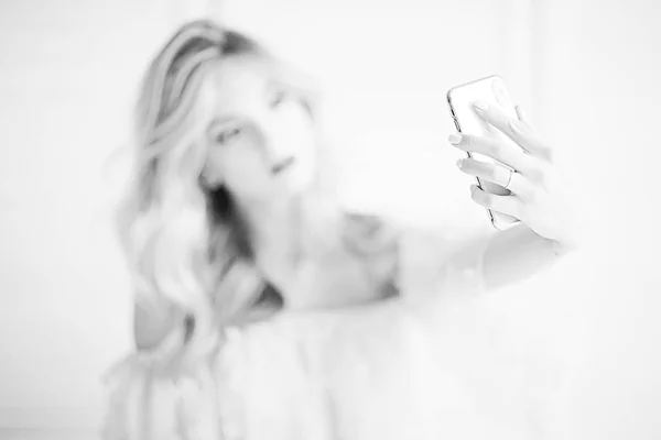 Model Krásný Make Pořizování Selfie Mobilní Telefon Pojetí Stylu Glamour — Stock fotografie