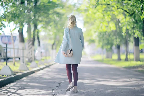 Beautiful Blonde Woman Wearing Stylish Coat Park — Stock Photo, Image