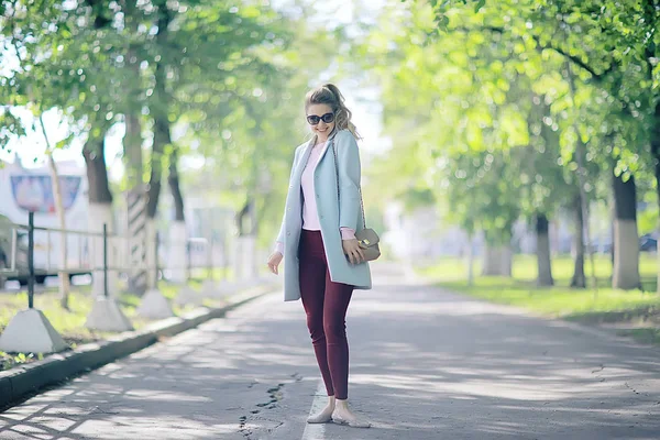 Beautiful Blonde Woman Wearing Stylish Coat Park — Stock Photo, Image