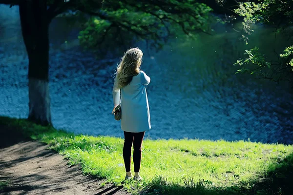 Portrait Young Woman Looking Lake Spring Park Back View — Stock Photo, Image