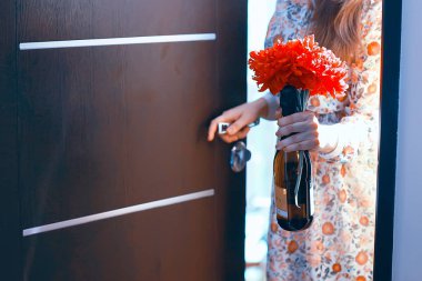 kadın buket çiçek, Hediyelik bir kadına, bahar çiçekleri ile