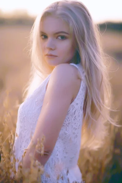 Young Beautiful Woman Long Hair Posing Oat Field Summer Vacation — Stock Photo, Image