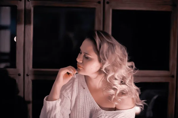 Young Blonde Woman White Knitted Sweater Relaxing Home — Stock Photo, Image