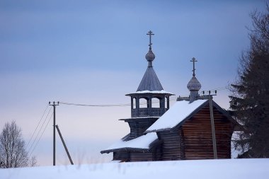 Rus kırsal, ahşap mimarisi, Rus köyünde kış manzara ahşap evler