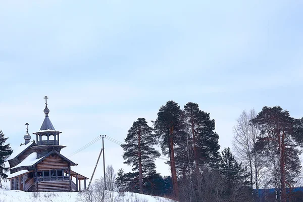 俄罗斯乡村的木制房屋 木结构建筑 俄罗斯乡村的冬季景观 — 图库照片