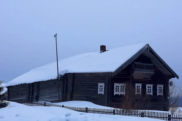 Trähusen Den Ryska Landsbygden Träarkitektur Vinterlandskap Ryska Byn — Stockfoto