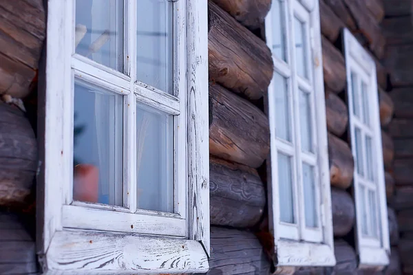 俄罗斯乡村的木制房屋 木结构建筑 俄罗斯乡村的冬季景观 — 图库照片