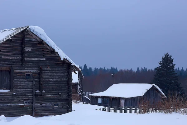 Drewniane Domy Wsi Rosyjskiej Architektury Drewnianej Zimowy Krajobraz Rosyjskiej Miejscowości — Zdjęcie stockowe