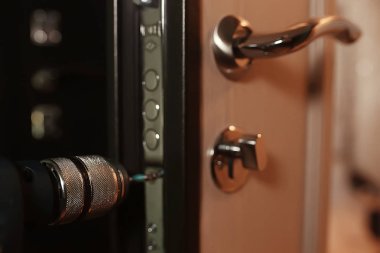 kapı, portre, güvenlik kavramı kilit montajı