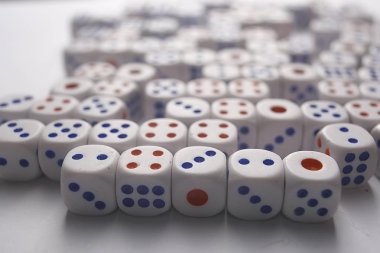 zar, oyun kavramını dokusuna bir sürü