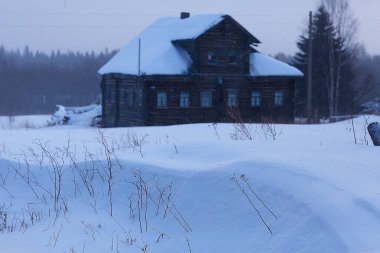 Rus kırsal, ahşap mimarisi, Rus köyünde kış manzara ahşap evler