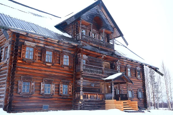 Drewniane Domy Wsi Rosyjskiej Architektury Drewnianej Zimowy Krajobraz Rosyjskiej Miejscowości — Zdjęcie stockowe