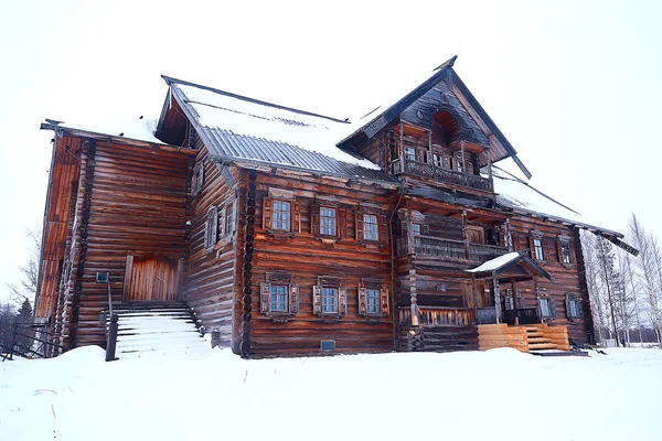 Drewniane Domy Wsi Rosyjskiej Architektury Drewnianej Zimowy Krajobraz Rosyjskiej Miejscowości — Zdjęcie stockowe