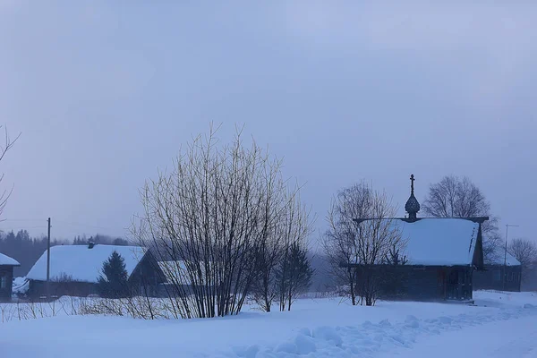 Träkyrka Snöig Skog Vinterlandskap — Stockfoto