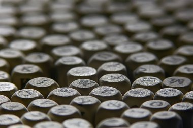 ahşap küpleri alfabesi harfleri, eğitim ve okuma, harfleri öğrenme kavramı ile arka plan