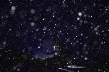 Kış kilise manzarası, gece görünümü