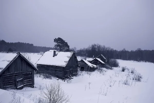 ロシアの田園地帯 木造建築 ロシアの村の冬の風景の木造住宅 — ストック写真