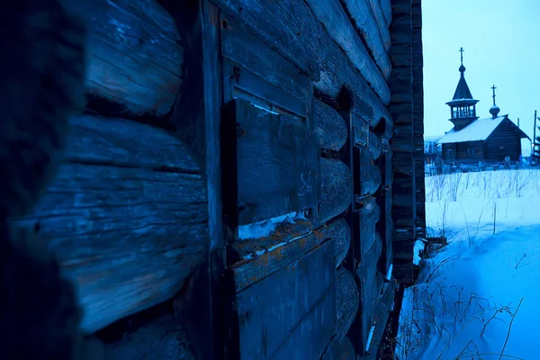 ロシアの田園地帯 木造建築 ロシアの村の冬の風景の木造住宅 — ストック写真