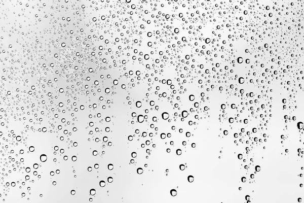 Fond Blanc Humide Gouttes Pluie Sur Verre Fenêtre Concept Temps — Photo