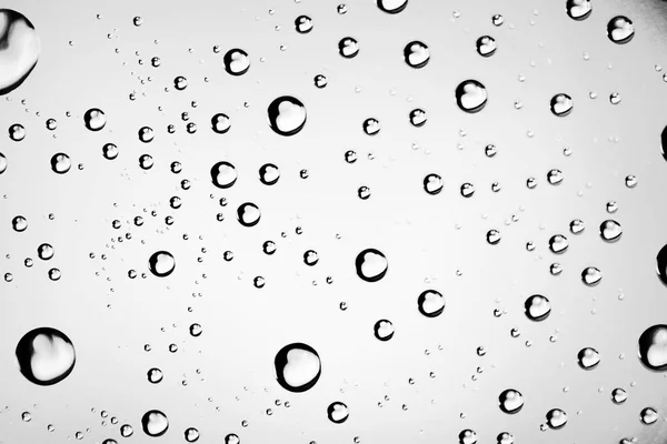 Fond Blanc Humide Gouttes Pluie Sur Verre Fenêtre Concept Temps — Photo