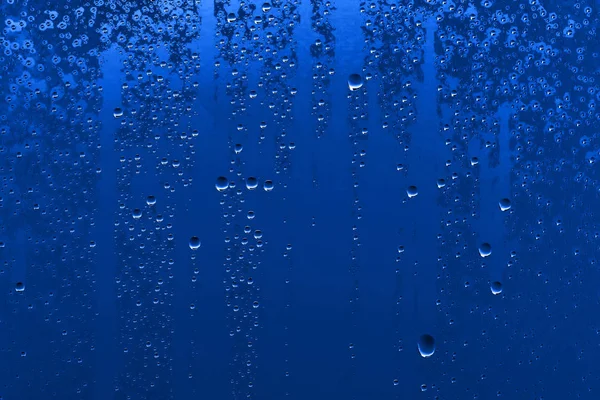 Latar Belakang Basah Biru Tetes Hujan Pada Kaca Jendela Konsep — Stok Foto
