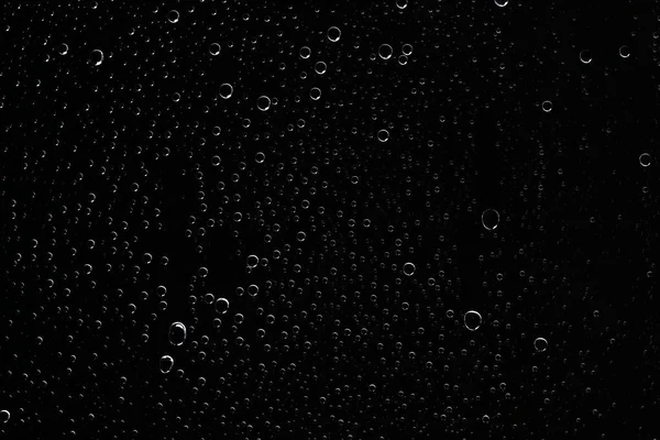 黒背景 窓からすの雨 秋の天候の概念を濡れています — ストック写真