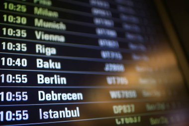 Kurulu Havaalanı gidiş zamanlama, kalkış şehir uçak havaalanından uçuşlar