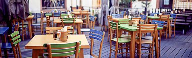 Restoran iç / hizmet eden ve ayrıntılar bulanık bokeh arka plan, kavramı karşılayan, Restoran modern arka plan bulanık