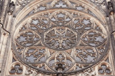 kısma Katedrali Prag üzerinde. Oyma ve Katolik Katedrali bezemeleri 