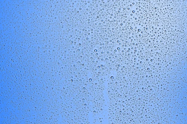 Niebieskim Tle Mokre Krople Deszczu Szyby Pojęcie Jesienna Pogoda — Zdjęcie stockowe