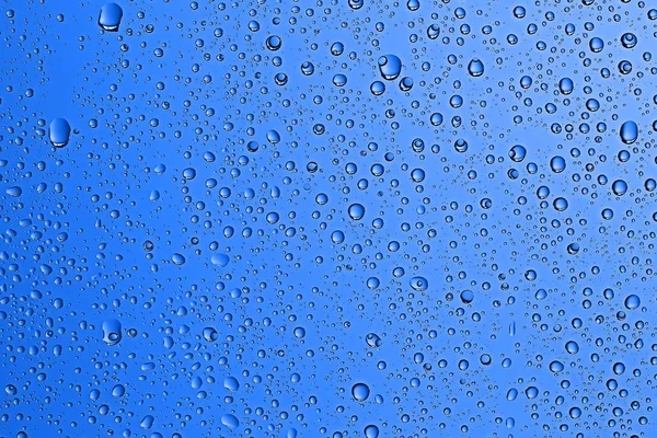 Mavi Islak Arka Planı Pencere Camına Yağmur Damlaları Sonbahar Hava — Stok fotoğraf