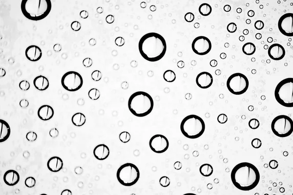 Fond Blanc Humide Gouttes Pluie Sur Verre Fenêtre Concept Temps — Photo