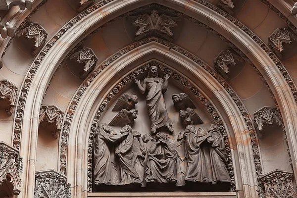 Flachrelief Auf Der Kathedrale Prag Schnitzerei Und Dekoration Der Katholischen — Stockfoto