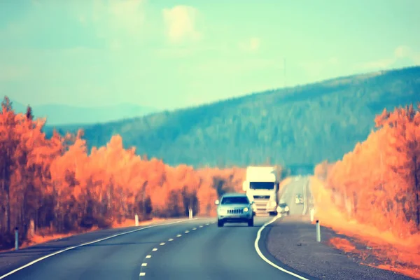 Vackra Höst Skogen Längs Highway Road — Stockfoto