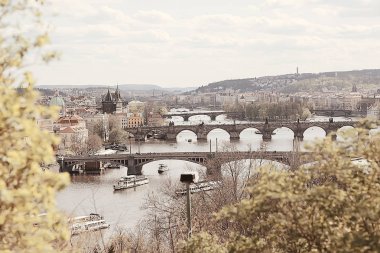 panoramik Vltava Nehri, Prague, Çek Cumhuriyeti köprüden 