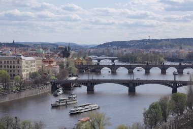 panoramik Vltava Nehri, Prague, Çek Cumhuriyeti köprüden 