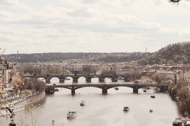 panoramik Vltava Nehri, Prague, Çek Cumhuriyeti köprüden 