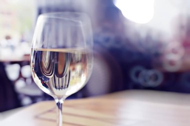 Restoran iç / hizmet eden ve ayrıntılar bulanık bokeh arka plan, kavramı karşılayan, Restoran modern arka plan bulanık